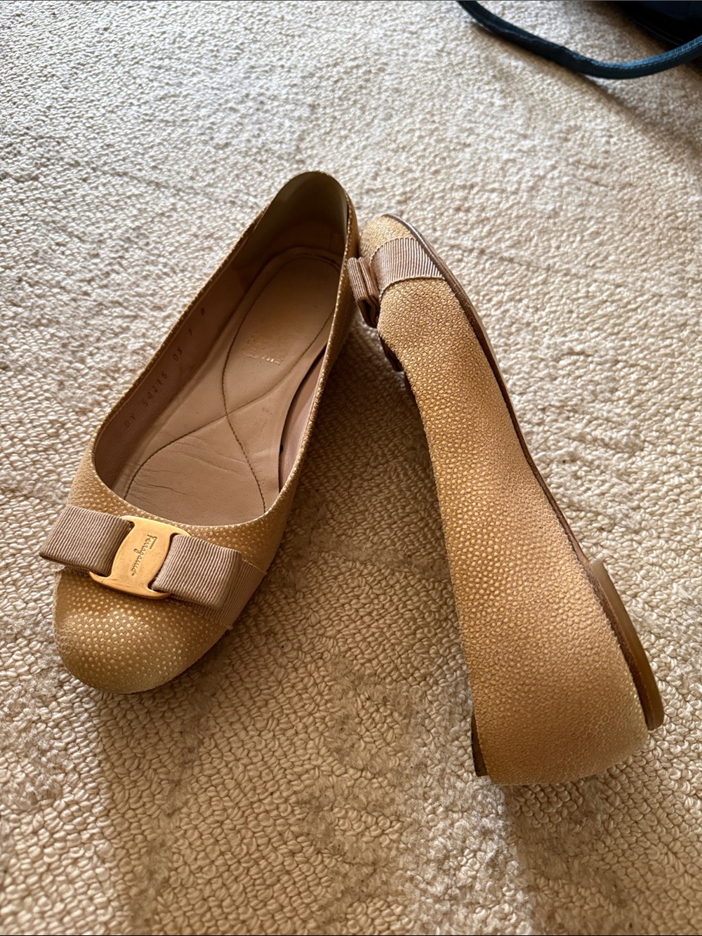 Ferragamo Varina Pebbled Beige Bow Ballet Flats 7